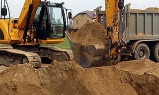Выкопать яму экскаватором в Дальнегорске от 944 руб. - 2Землекопа-Дль
